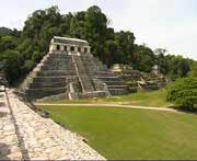 Der Tempel der Inschriften in Palenque, 692 n. Chr. In Innern liegt die Krypta von Knig Pakal mit seiner berhmten  Grabplatte.