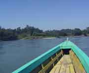 Mit kleinen Booten geht es den Rio Usumacinta fluabwrts 